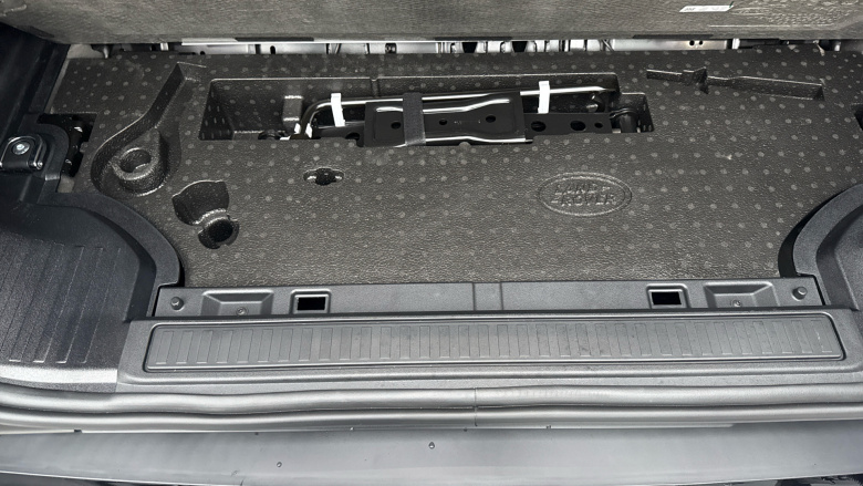 Land Rover Defender 3.0 D350 X-Dynamic HSE 90 3dr Auto Diesel Estate